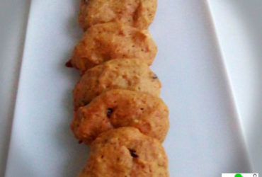 Questa ricetta è eseguita in collaborazione con Barbara Rumore, grazie alla quale usando farine di grani antichi siciliani, farine macinate in pietra, zuccheri diversi e non raffinati, frutta di stagione e frutta secca, cioccolato ed essenze, realizzeremo nuovi tipi di dolci (e non solo) che possono essere assunti dai pazienti in fase di 'mantenimento', per la loro quotidiana nutrizione consapevole.