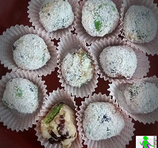 Questa ricetta è eseguita in collaborazione con Maria La Malfa, utilizzando un 'estrattore'. Gli estrattori estraggono succo puro da frutta o verdura e producono degli 'scarti' disidratati che possono essere a loro volta usati per produrre altre pietanze. Così ecco qua dei dolcetti che posso essere consumati cotti o crudi e modificati secondo i vostri gusti/ciò che avete usato per estrarre il succo.