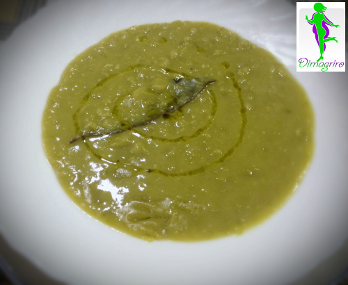 Piatti tradizionali siculi Si tratta di una zuppa gustosa tipica della Sicilia ottenuta dai piselli secchi decorticati. Si trova in tutta l’isola con diverse varianti di gusto e qui trascrivo la ricetta di base. Può essere consumata calda o anche tiepida, da sola o come accompagnamento di altri piatti.