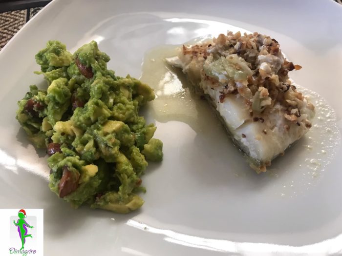 Baccalà pepe rosa e mandorle con basilico e crema di avocado